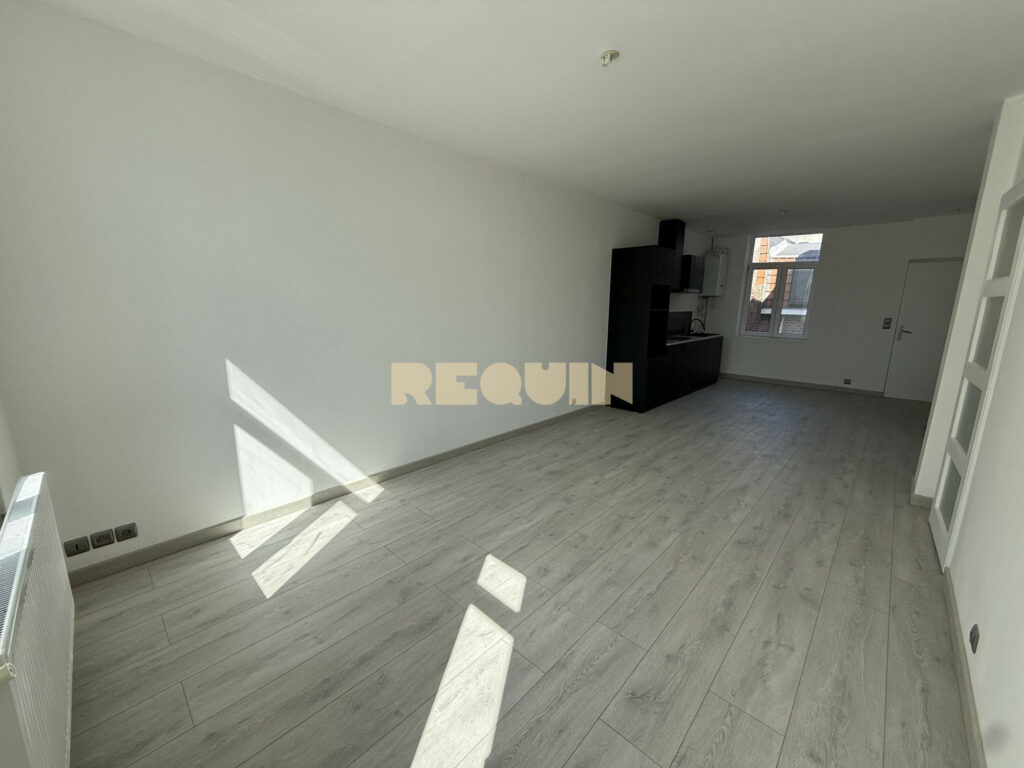Appartement 3 pièces à Lille — Grand T3 Wazemmes refait à neuf — photo 4