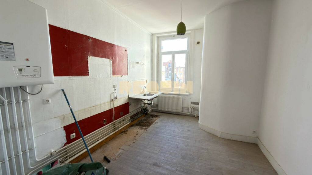 Appartement 3 pièces à Lille — Appartement à travaux Place Sébastopol — photo 6
