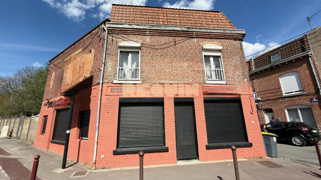 Immobilier Pro à Marquette-Lez-Lille — Local commercial d’angle avec jardin — photo 1