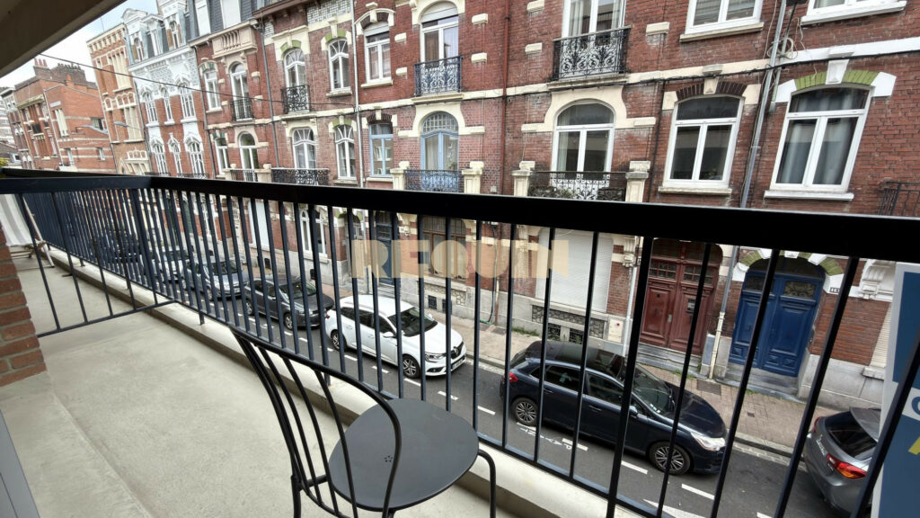 Appartement 3 pièces à Lille — Grand T3 avec terrasse parking et cave — photo 1