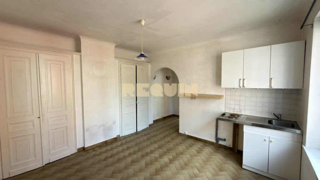 Appartement 3 pièces à Lille — T2 bis à rénover — photo 8