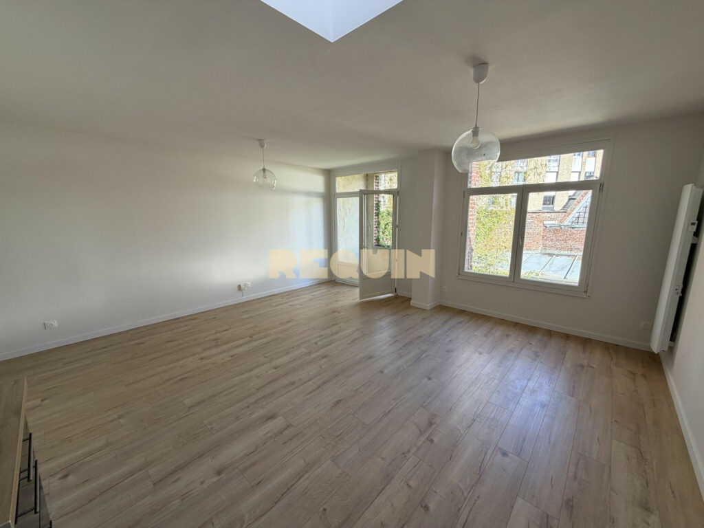 Appartement 1 pièces à Lille — Vauban – Studio avec extérieur — photo 2