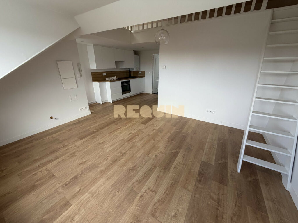 Appartement 3 pièces à Lille — République – T2bis avec mezzanine — photo 1