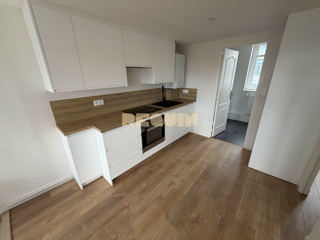 Appartement 3 pièces à Lille — République – T2bis avec mezzanine — photo 3