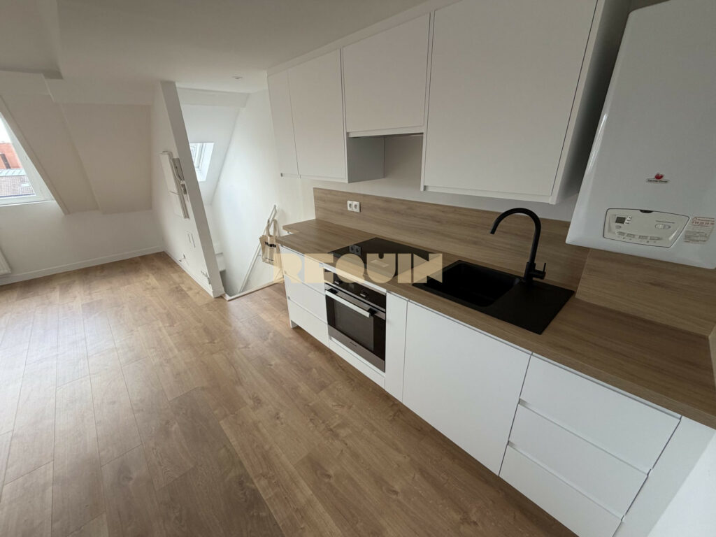 Appartement 3 pièces à Lille — République – T2bis avec mezzanine — photo 4