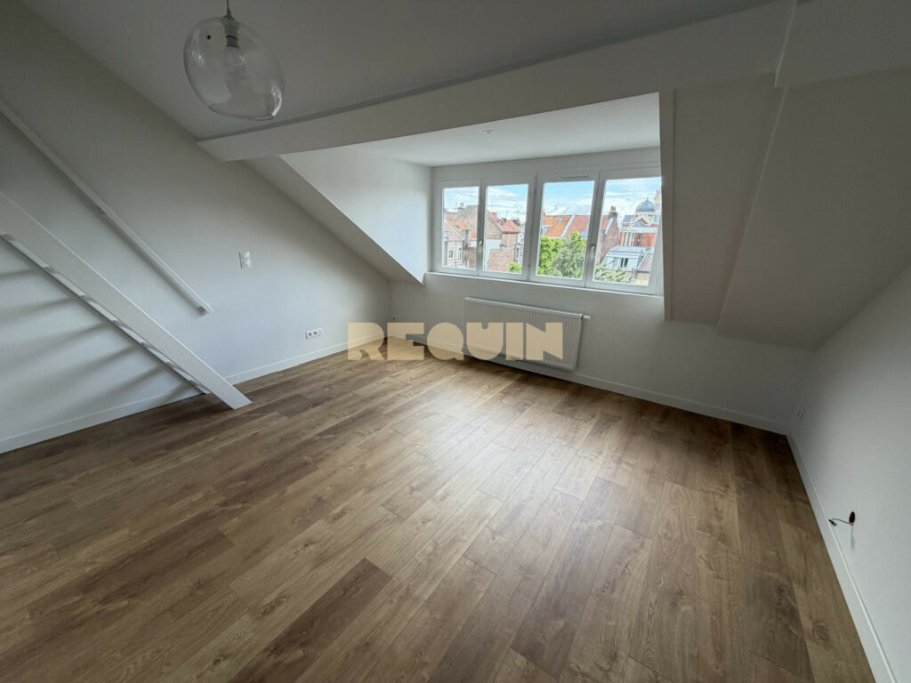 Appartement 3 pièces à Lille — République – T2bis avec mezzanine — photo 2