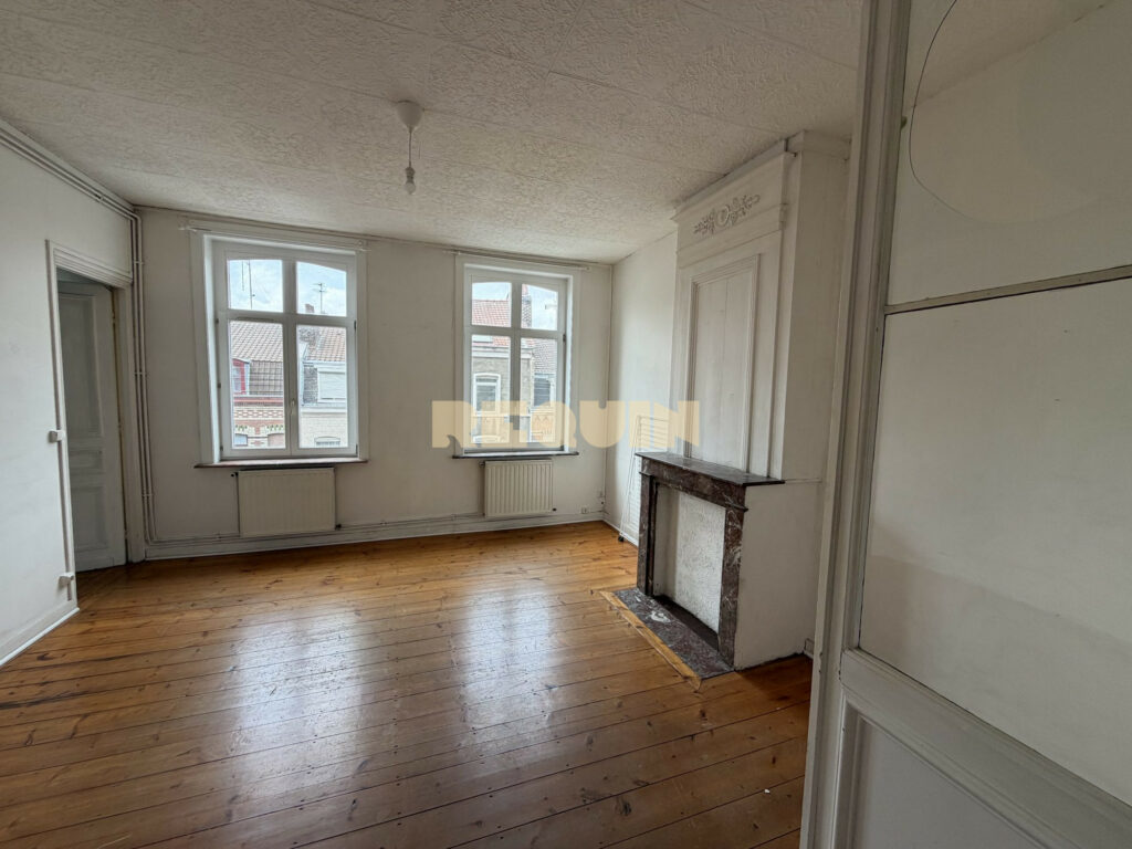 Immeuble à Lille — Immeuble de rapport — photo 1