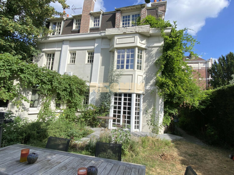 Maison 6 pièces à Lille — Maison bourgeoise Individuelle Lille — photo 1