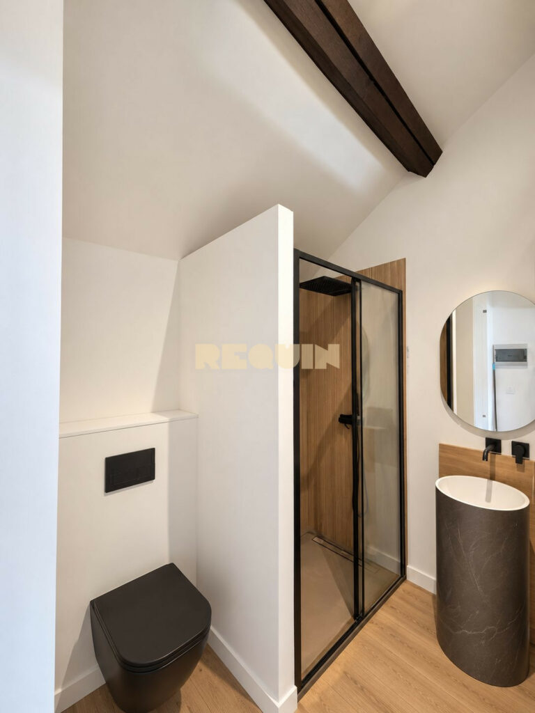 Maison 3 pièces à Roubaix — Maison esprit loft avec extérieur et parking — photo 8