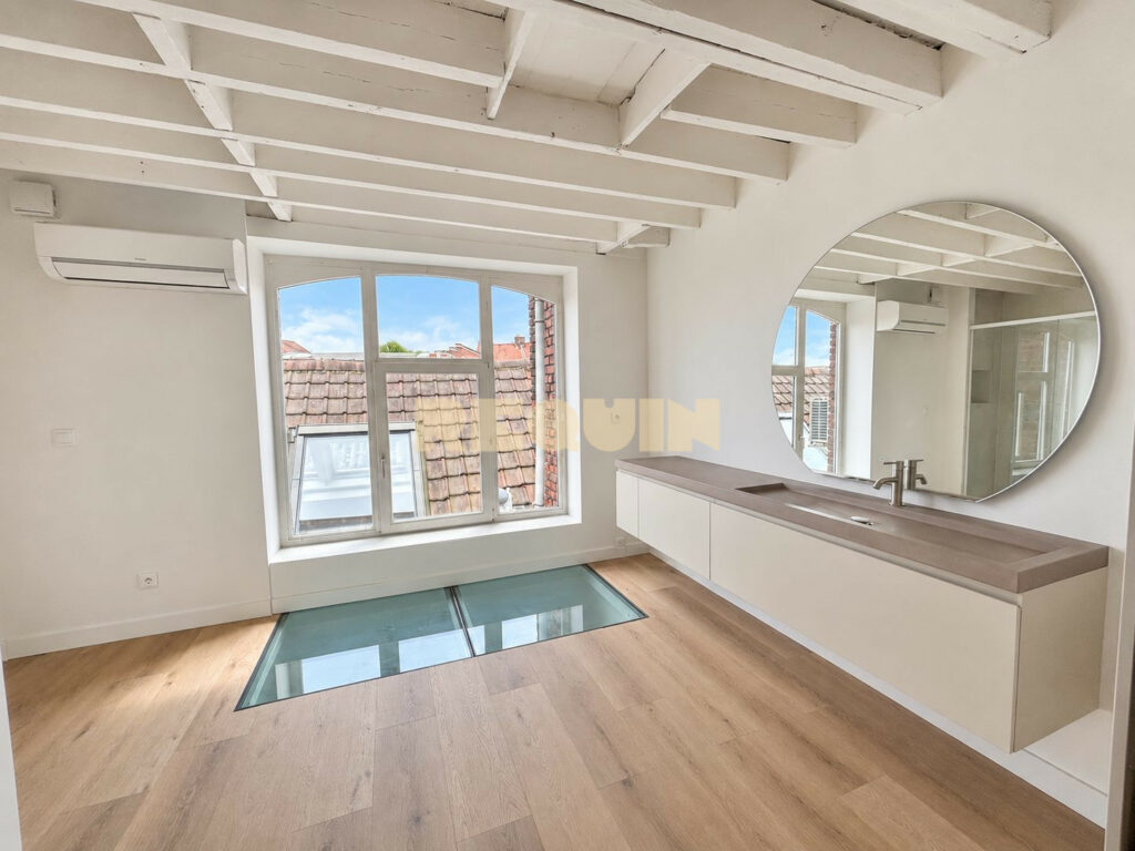 Maison 3 pièces à Roubaix — Maison esprit loft avec extérieur et parking — photo 1