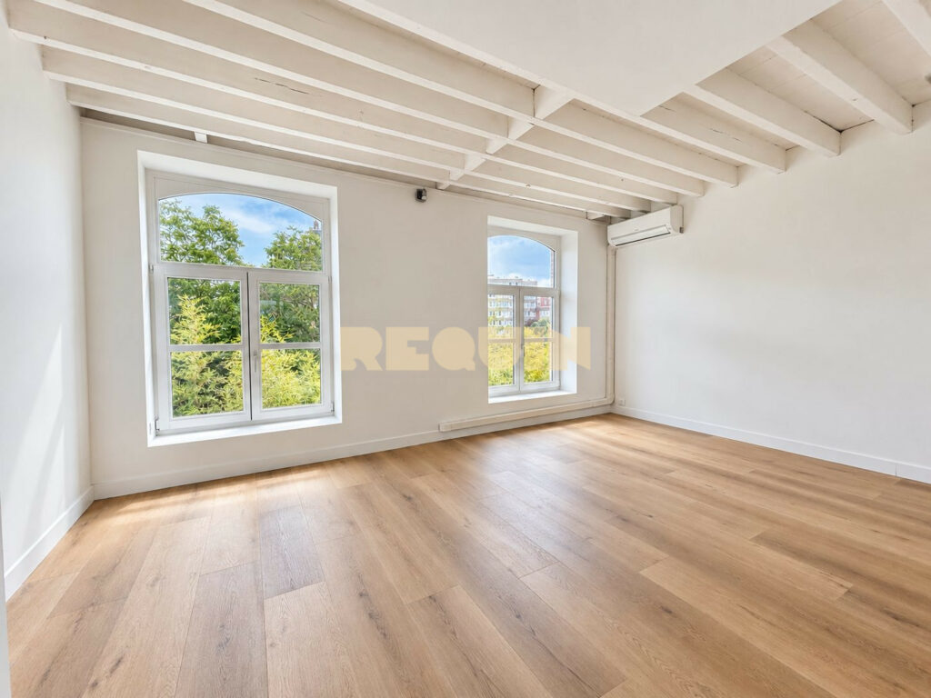 Maison 3 pièces à Roubaix — Maison esprit loft avec extérieur et parking — photo 2
