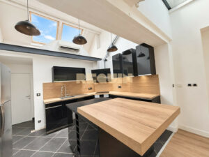 Maison 3 pièces à Roubaix — Maison esprit loft avec extérieur et parking — photo 12